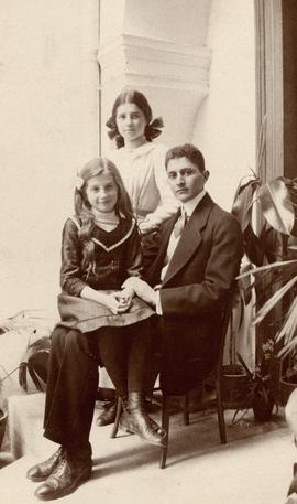 Αμαρυλλίς Ζάννου (μετέπειτα Δραγούμη), Μαρίκα Ζάννου (μετέπειτα Λόντου και στη συνέχεια Μαρώ Σεφέ...