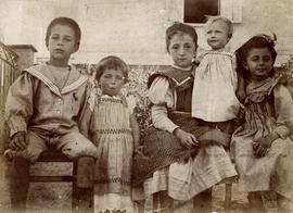 Μίλτος Ζάννος, Lucie Ζάννου, Ελμίνα Ζάννου, Edith Ζάννου, Λιλή Ζάννου 1