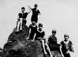 Ντόρα Σπηλιωτάκη(μετέπειτα Κετσέα), Αγλαΐα Ζάννου, Lucie Ζάννου, Blanche Ζάννου, Ελμίνα Ζάννου,.....