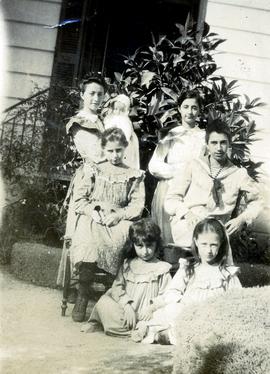 Edith Ζάννου, Αγλαΐα Ζάννου, Lucie Ζάννου, Ελμίνα Ζάννου, Μίλτος Ζάννος, Blanche Ζάννου, Λιλή Ζάν...