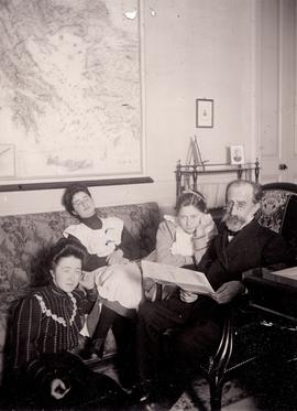 Edith Ζάννου, Lucie Ζάννου, Ελμίνα Ζάννου, Αριστόβουλος Zάννος 1