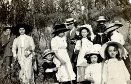 Γιάννης Μ. Ζάννος, Lucie Ζάννου, Ελμίνα Ζάννου, Λιλή Ζάννου, Αγλαΐα Ζάννου, Mireille Roche, Marie...