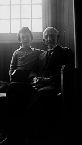 Τώνης Φάκαρος, Αριστόβουλος Ζάννος στο χωλλ της Χαριλάου Τρικούπη στην Αθήνα 1