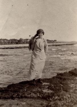 Ελμίνα Ζάννου, Γλυφάδα, Μάρτιος 1915 1