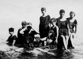 Lucie Ζάννου, Ελμίνα Ζάννου, Edith Αγαλλίδη, Blanche Ζάννου, 'Ελλη Αγαλλίδη, Ντόρα Σπηλιωτάκη. Τρ...