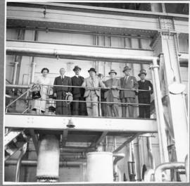 Αναμνηστική φωτογραφία στους χώρους του μηχανοστασίου 1